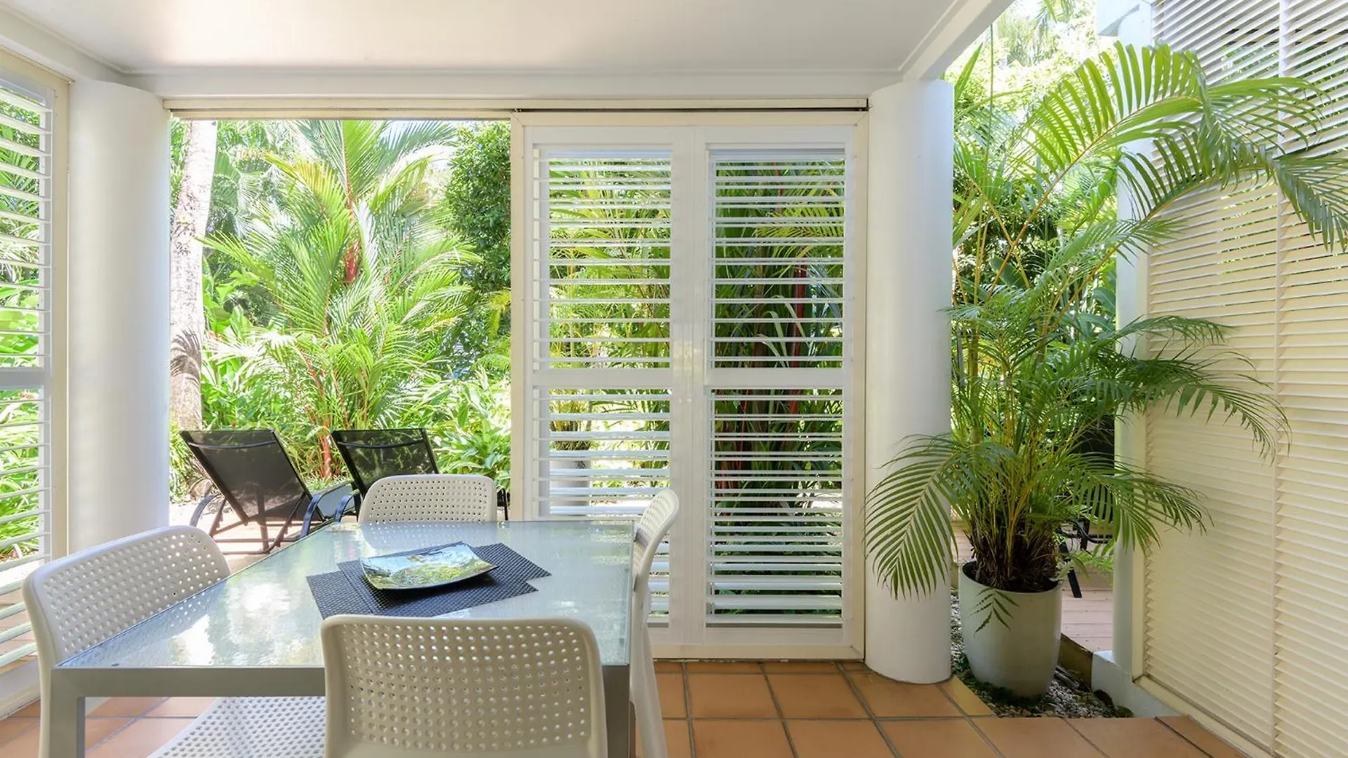 Port Douglas Apartments - Adults Only Oasis Aparthotel