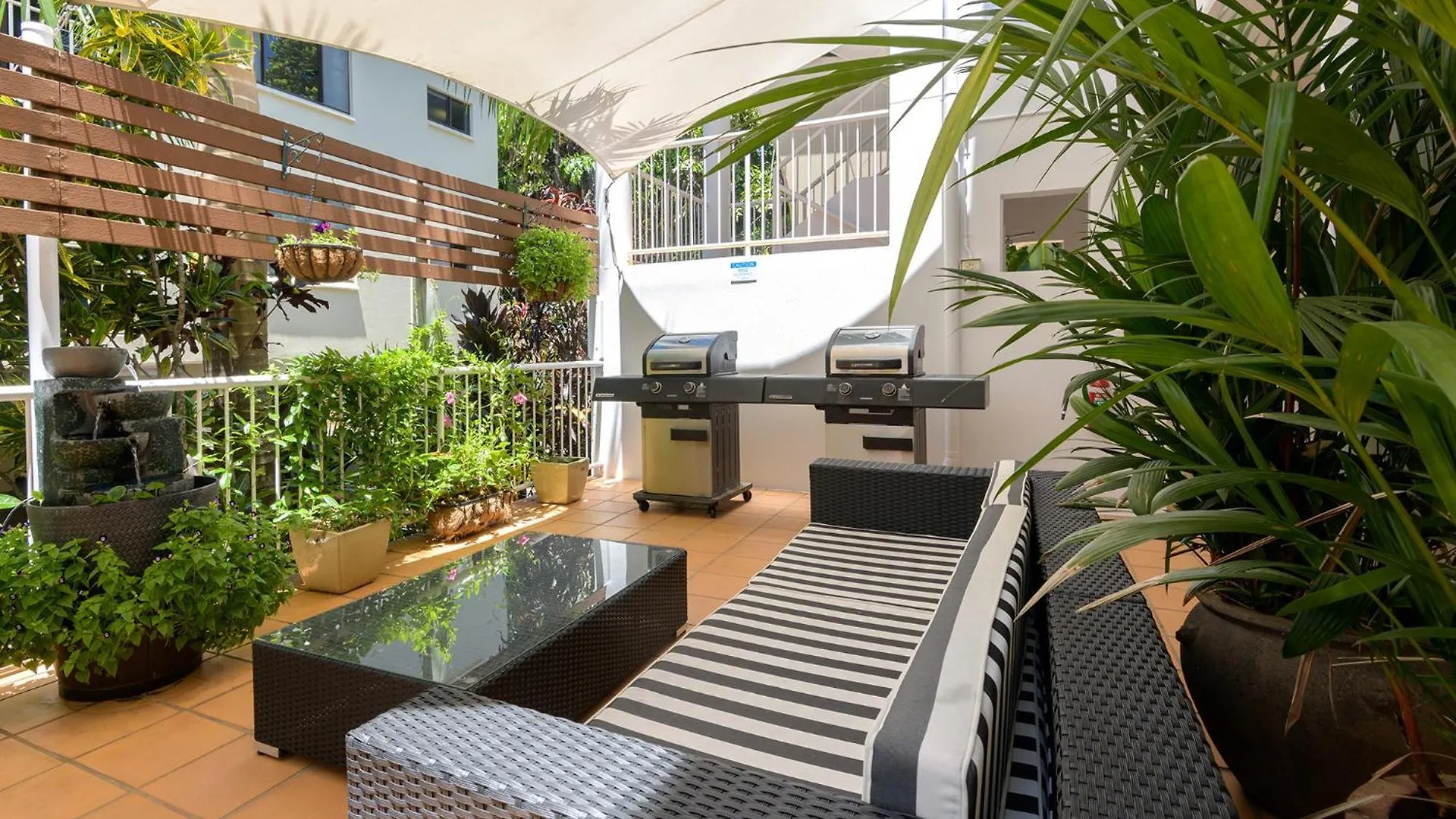Aparthotel Port Douglas Apartments - Adults Only Oasis