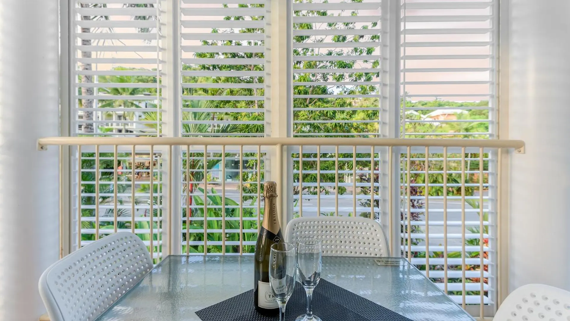 Port Douglas Apartments - Adults Only Oasis Aparthotel Port Douglas