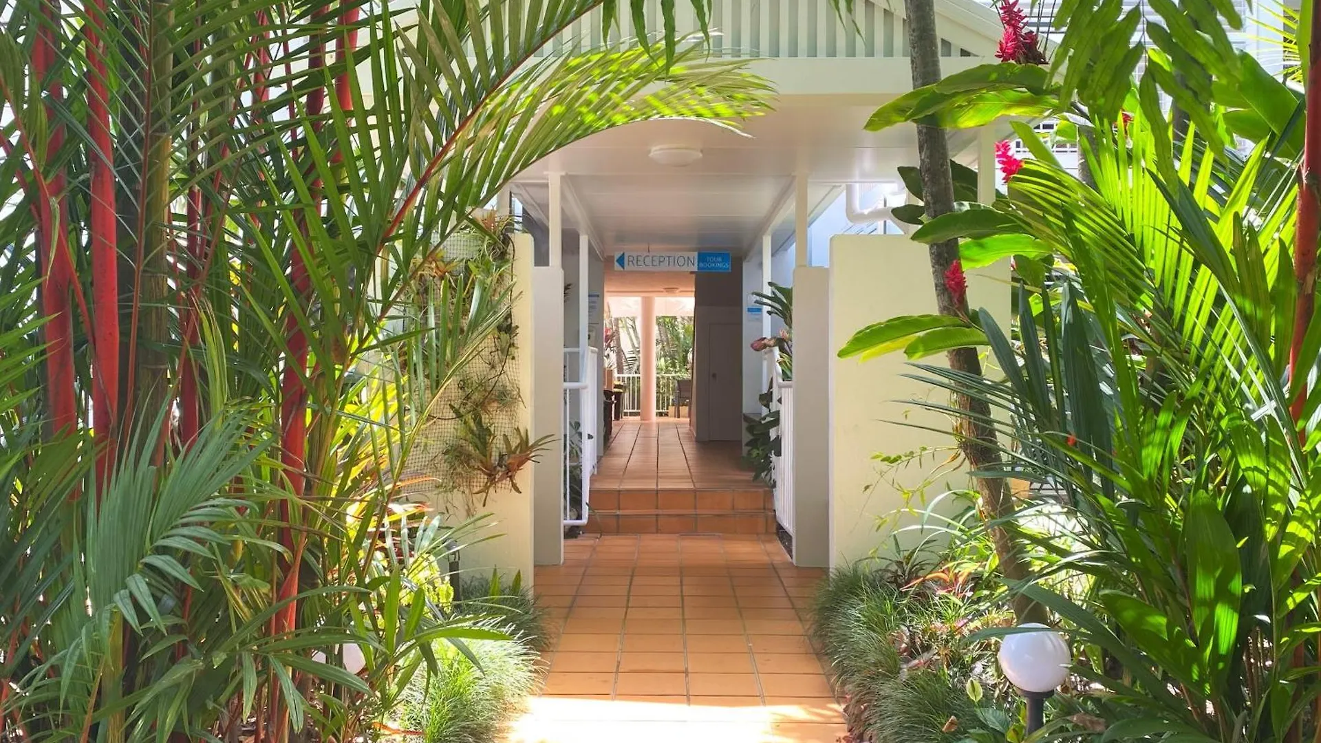 Aparthotel Port Douglas Apartments - Adults Only Oasis