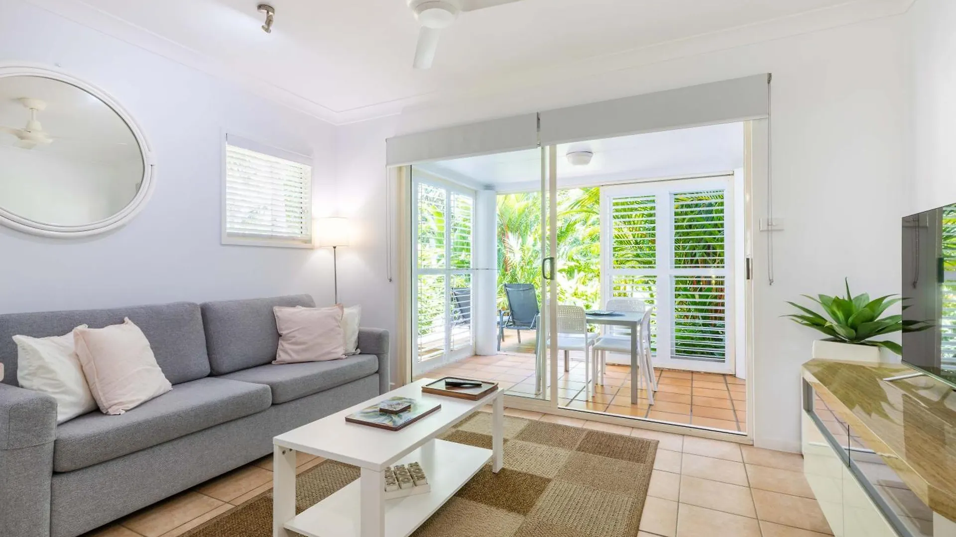 Port Douglas Apartments - Adults Only Oasis Aparthotel